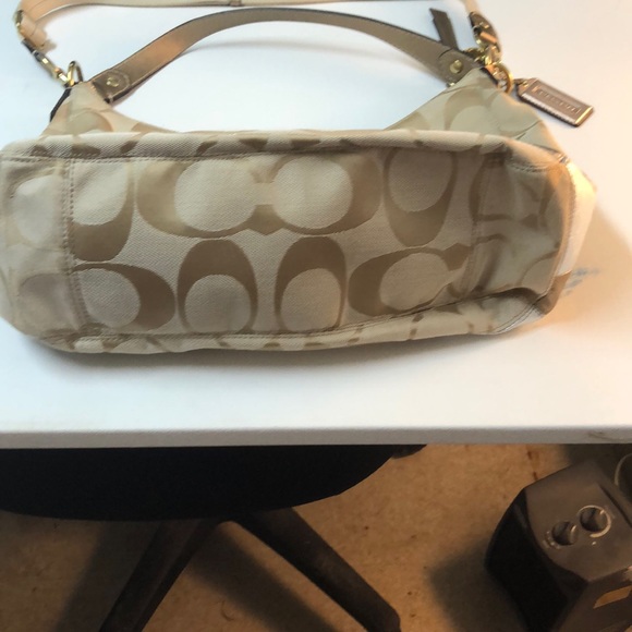 Authentic Coach purse. - Picture 2 of 7